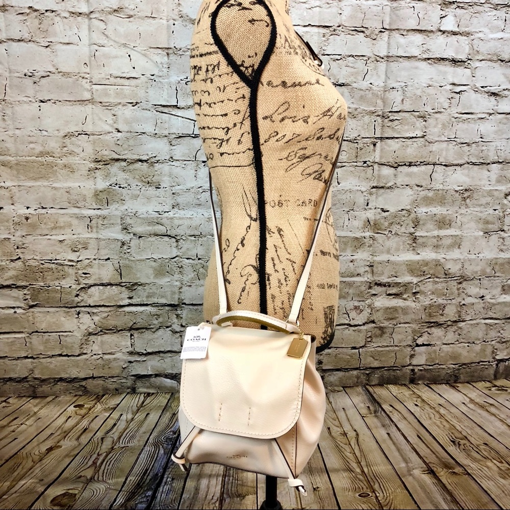 COACH • DERBY BACKPACK/CROSSBODY IN PEBBLE LEATHER - Picture 3 of 8